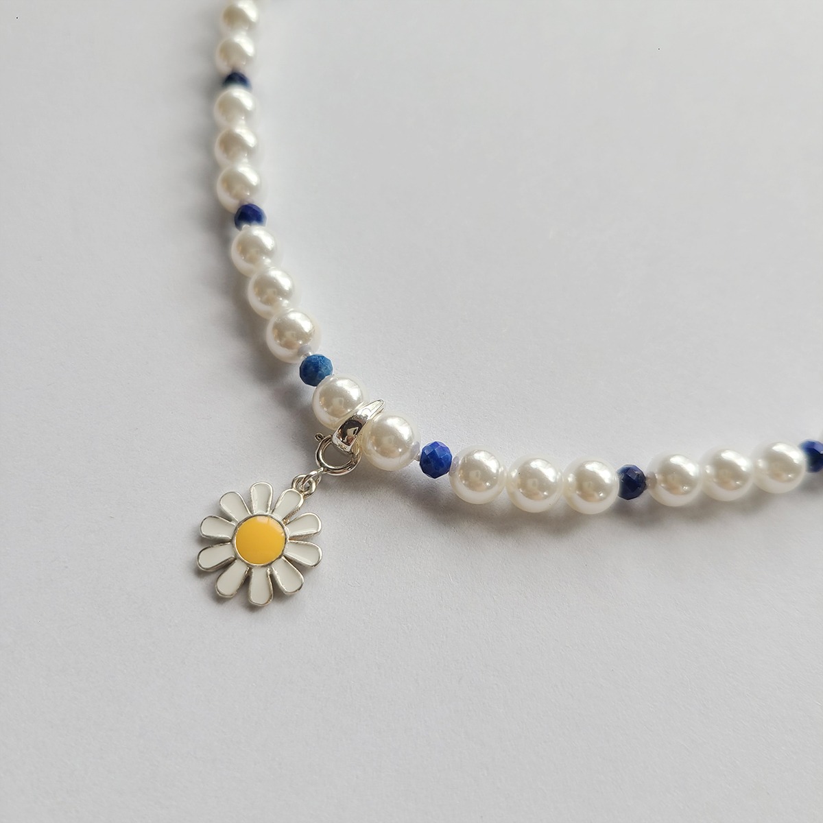 03. [daisy necklace]