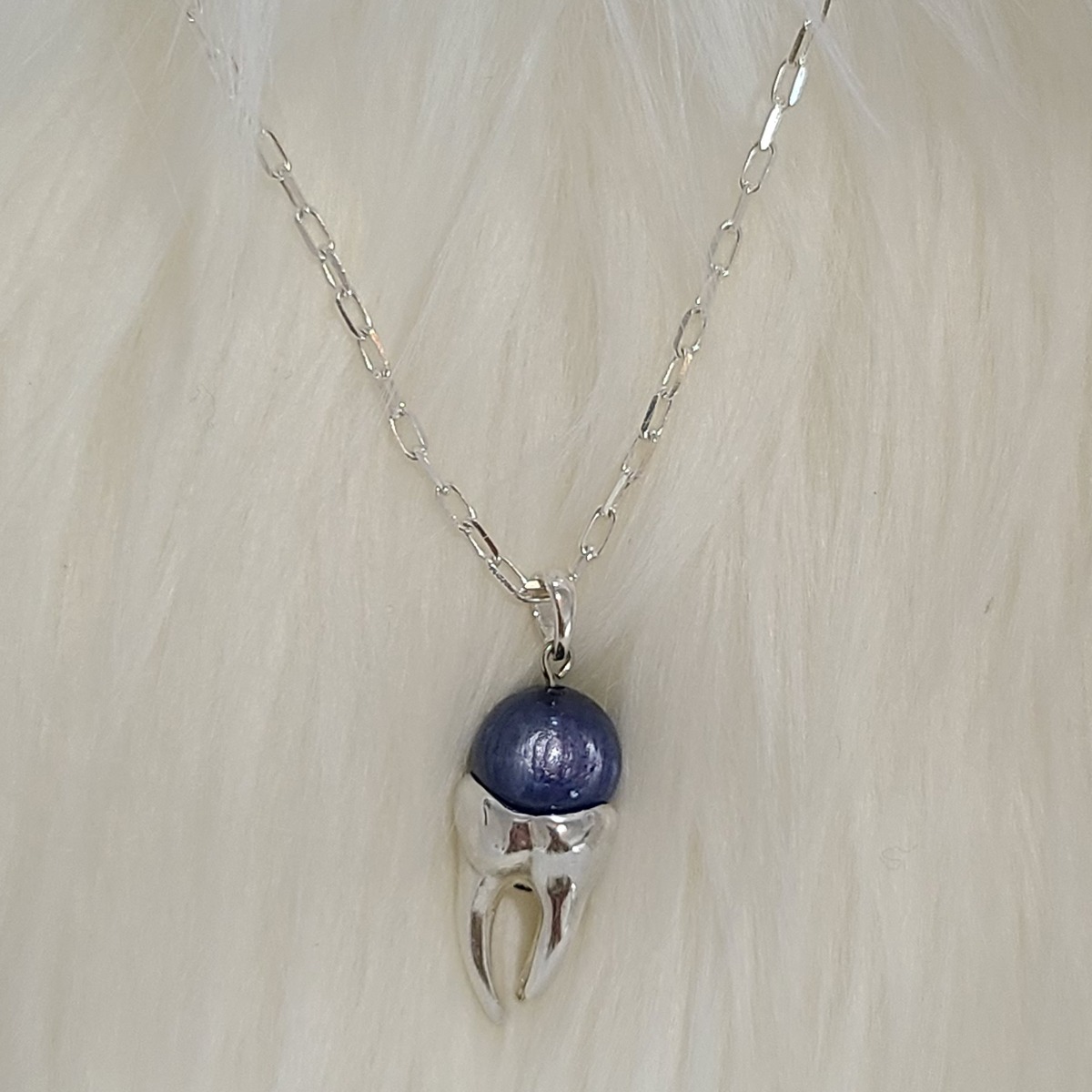 Teeth necklace (Deep blue Kyanite)
